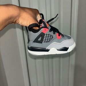 Jordan 4 Retro (TD)
Dark Grey/ Infrared 23-Black